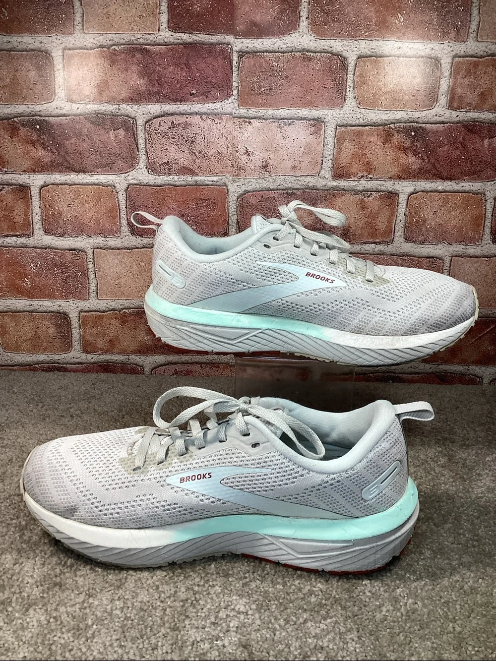 Brooks Revel 6 women’s running shoes sneakers size 10